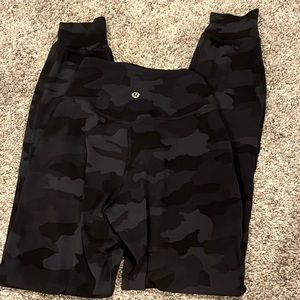 COPY - LULULEMON SIZE 0 CAMO JOGGERS NEVER WORN!!! JUST DIDNT FIT!